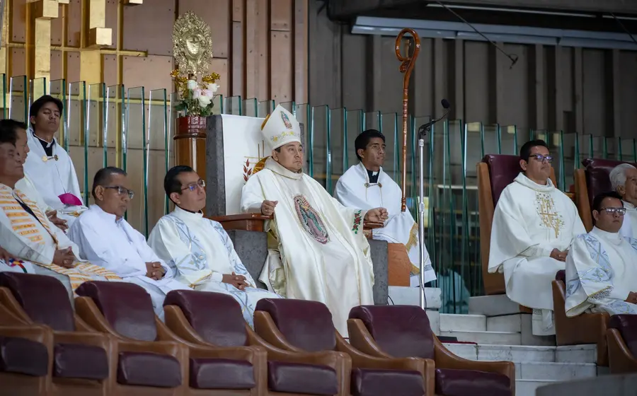 El prelado Tut Tún pide fortalecer la respuesta de los jóvenes al llamado religioso, mientras encomienda a los más pobres a la Virgen de Guadalupe.