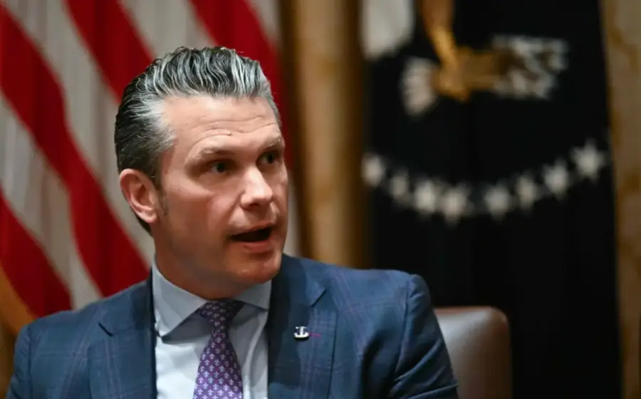 Pete Hegseth, secretario de Defensa de Estados Unidos, en una fotografía oficial sobre la advertencia del Pentágono de ir a la guerra contra los cárteles.