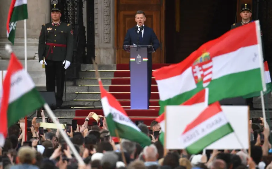 Péter Magyar, el nuevo primer ministro de Hungría, durante el acto de su toma de posesión en un cambio histórico para el país.