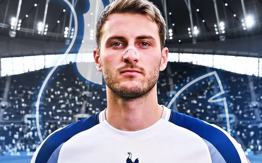 El delantero mexicano Santiago Giménez, conocido como 'El Bebote', podría ser fichado por el club Tottenham para jugar en la Liga Premier inglesa.