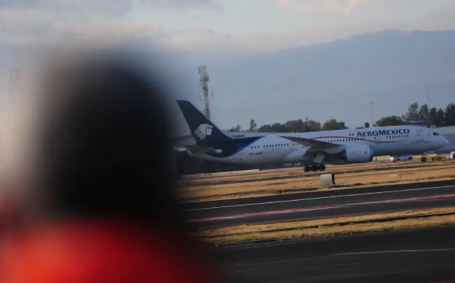 Representantes del sindicato de sobrecargos durante las negociaciones contractuales con Aeroméxico, previo al emplazamiento a huelga por falta de acuerdos salariales.