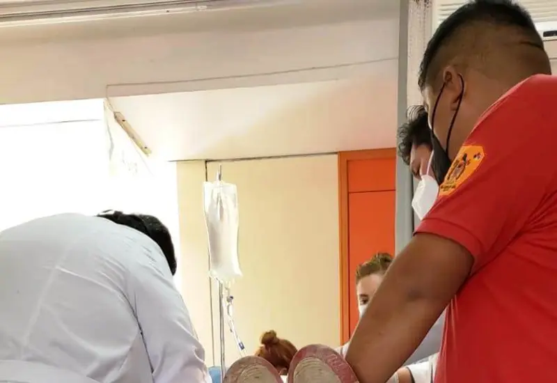 Sujeto recibiendo atención médica