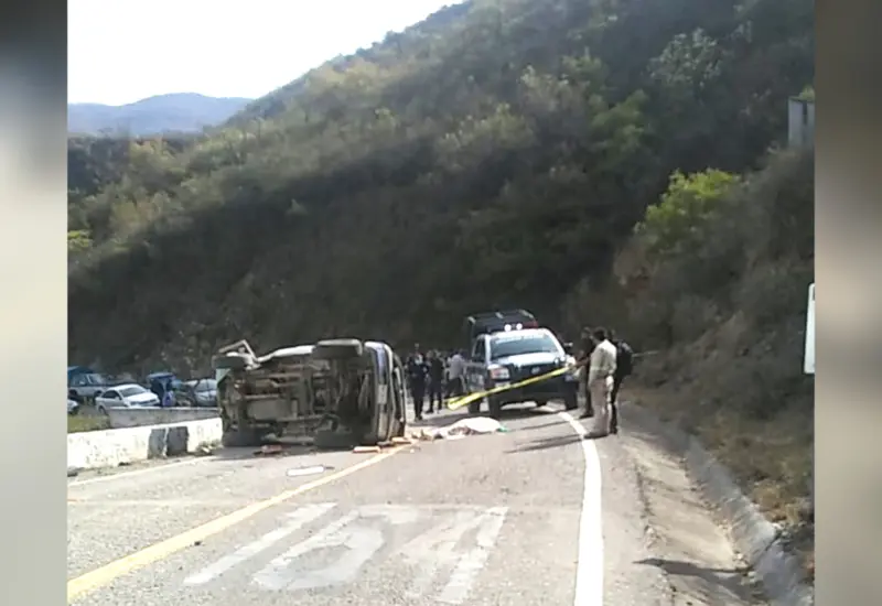 Accidente en Ixtlán sobre carretera