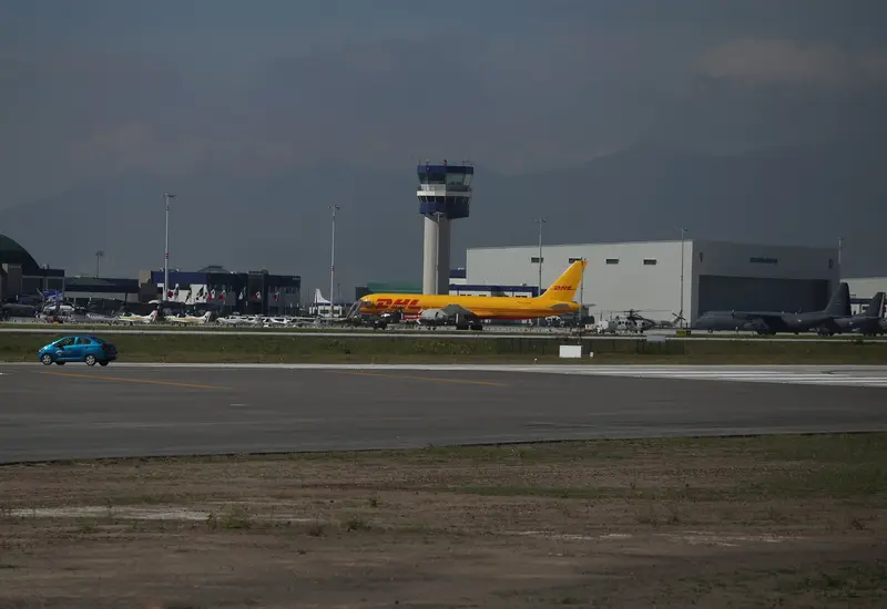 Avión en aeropuerto