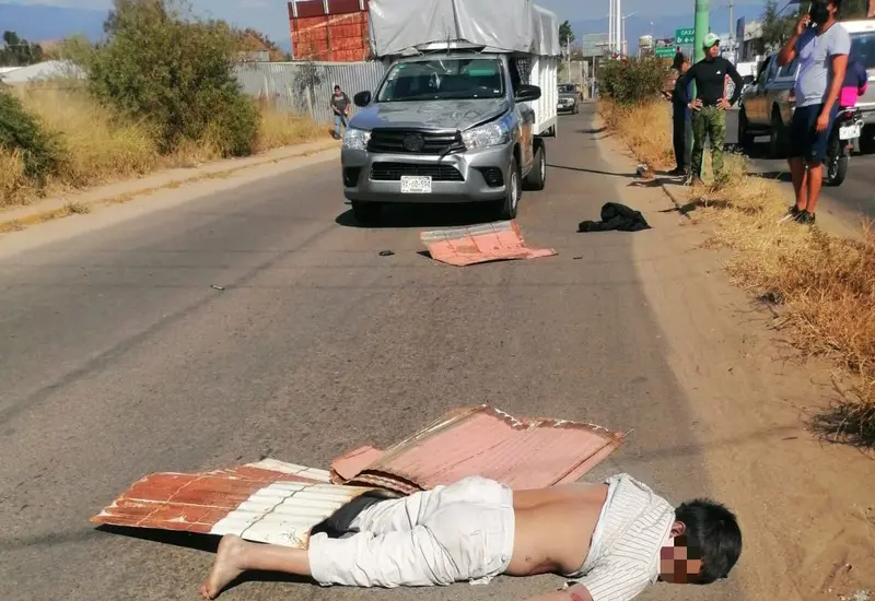 Persona atropellada sobre carretera