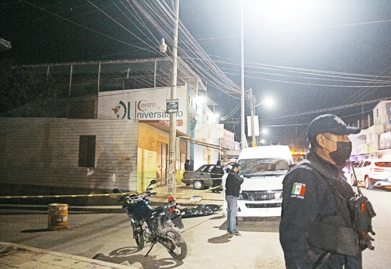 Policía y área acordonada