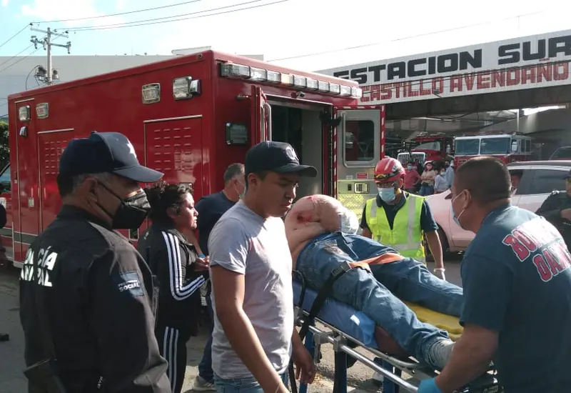 Persona herida en ambulancia.