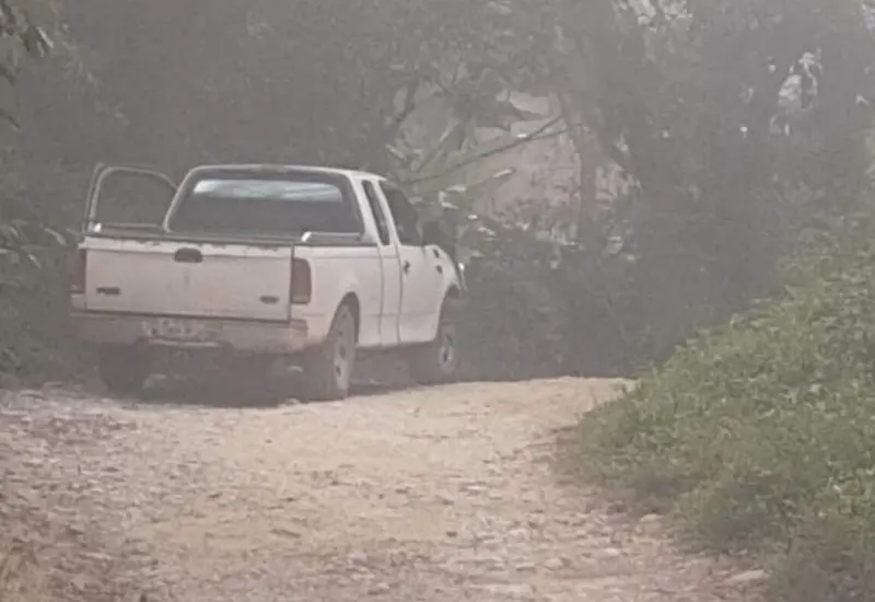 Camioneta abandonada en Putla de Guerrero