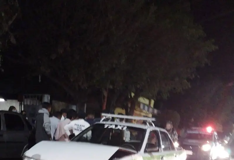 Taxi dañado en carambola