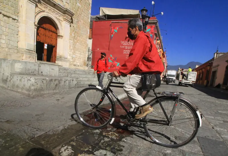 Ciclista en el centro