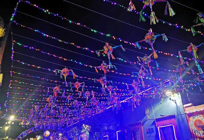 Luces navideñas en Jalatlaco