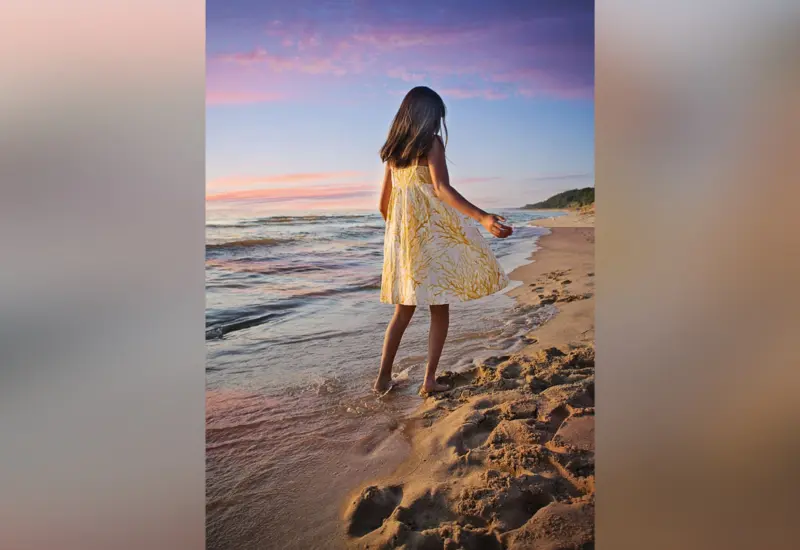 Niña en el mar
