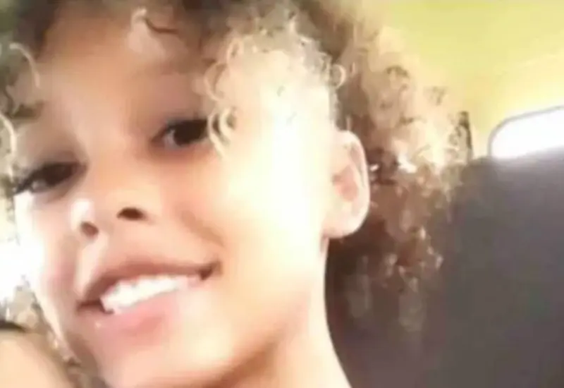 Kyra Scott, la hermana de Wilson.