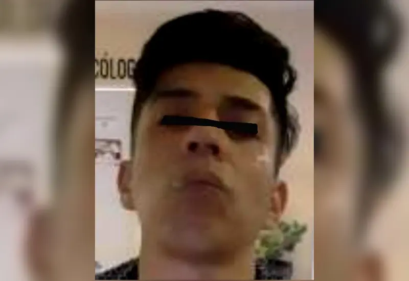 Jesús Edwin “N”, fue trasladado por los policías de Nezahualcóyotl a la Agencia del Ministerio Publico, en donde se definirá su situación legal.