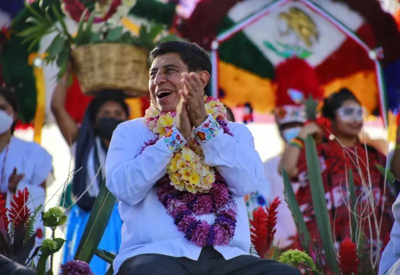 Salomón Jara aplaudiendo