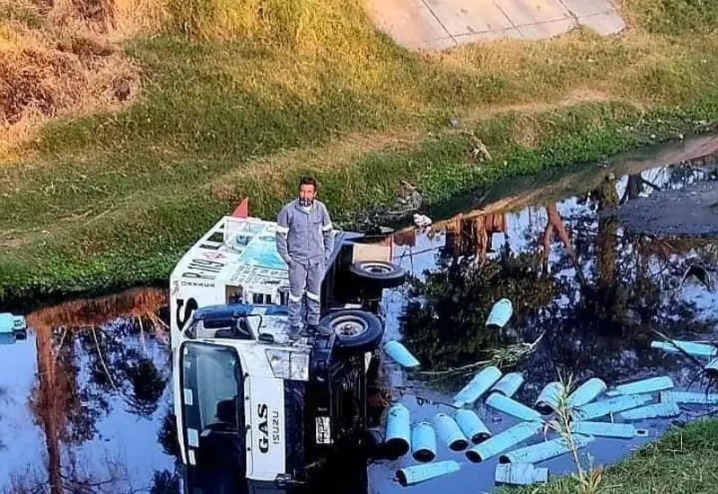 Choque de vehículo de tanques de gas