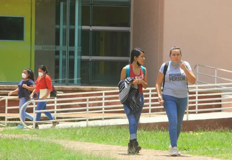 Estudiantes en la UABJO