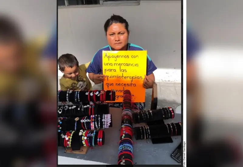 Mujer vendiendo pulseras