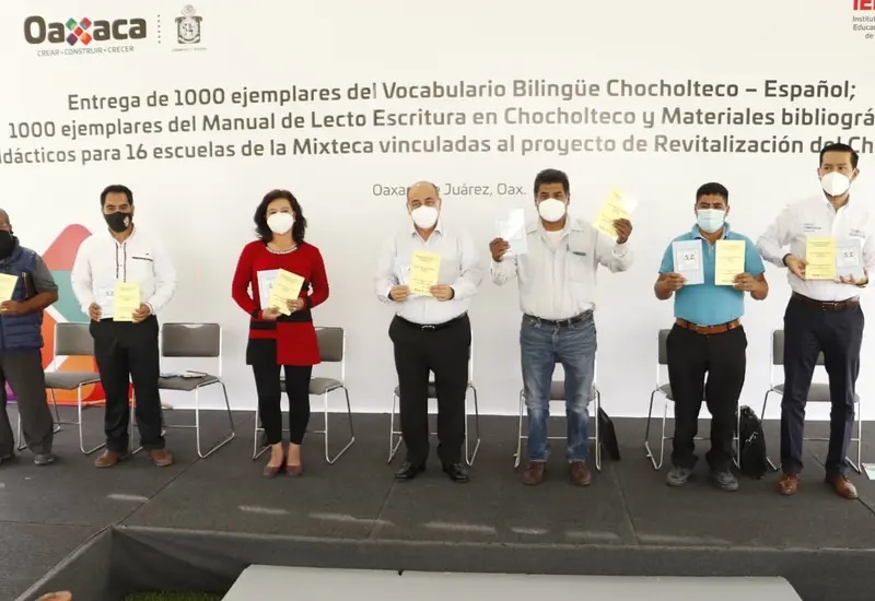 ieepo entrega libros 