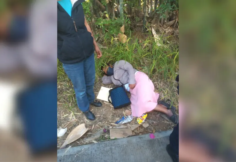 Mujer en el suelo