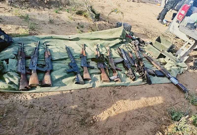 Armas en el suelo
