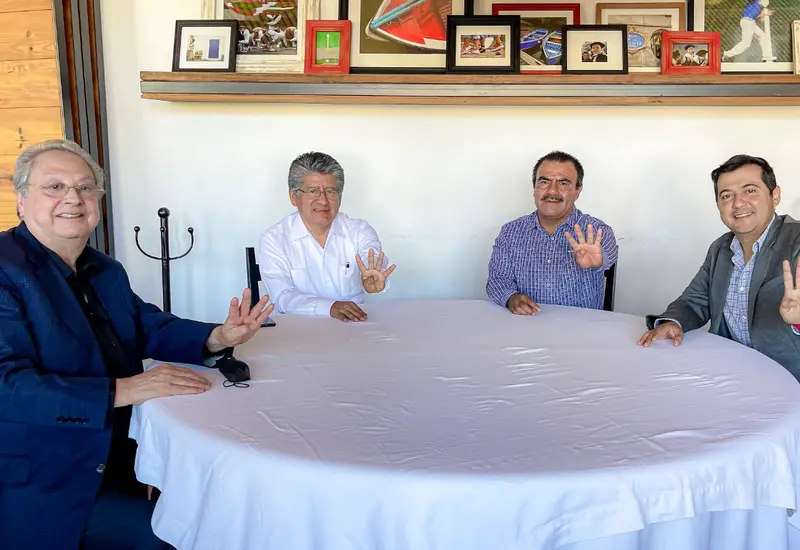 El diputado federal Armando Contreras Castillo, los diputados locales Luis Alfonso Silva Romo y Ericel Gómez Nucamendi y el edil electo de Oaxaca de Juárez, Francisco Martínez Neri, expusieron sus expectativas previas a las elecciones del próximo año en la entidad.