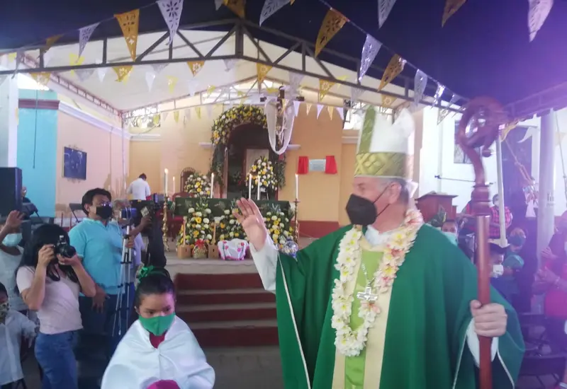 El monseñor Pedro Vázquez Villalobos presidió una celebración eucarística y develó una placa alusiva al hecho histórico.