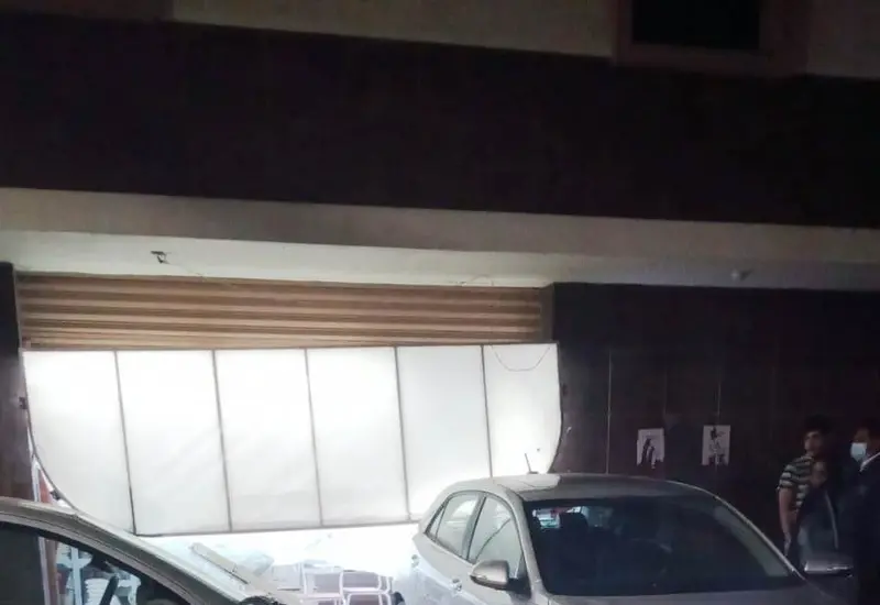 Auto causa choque