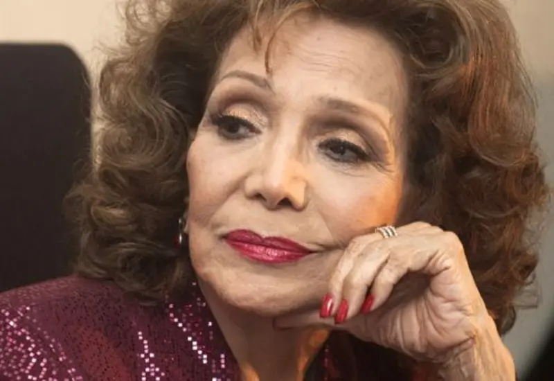 María Victoria indicó que analizan contratar a Aracely Arámbula o Salma Hayek para encarnarla en próxima bioserie.