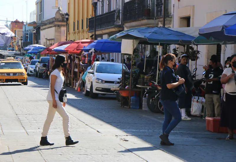 Vendedores ambulantes en el centro.
