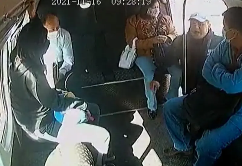 Internautas reconocieron al operador de la unidad por hacer frente al asalto.