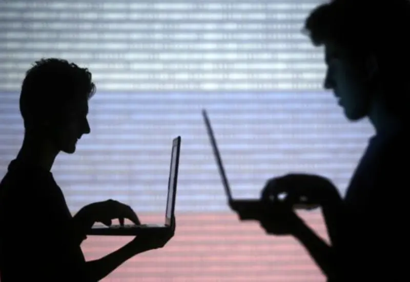 Gente usando computadoras