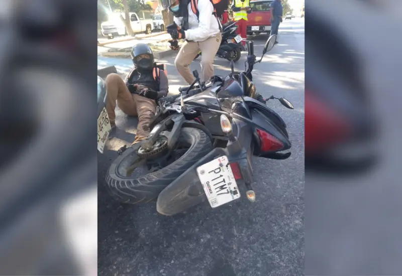 Motociclista derribado