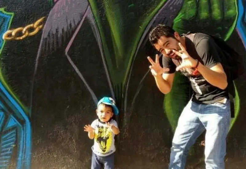 Emmanuel Zavala y su hijo