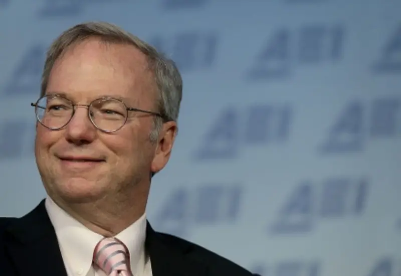 Eric Schmidt prevé que el mundo se volverá más digital que físico y no cree que eso sea necesariamente algo bueno para la humanidad.