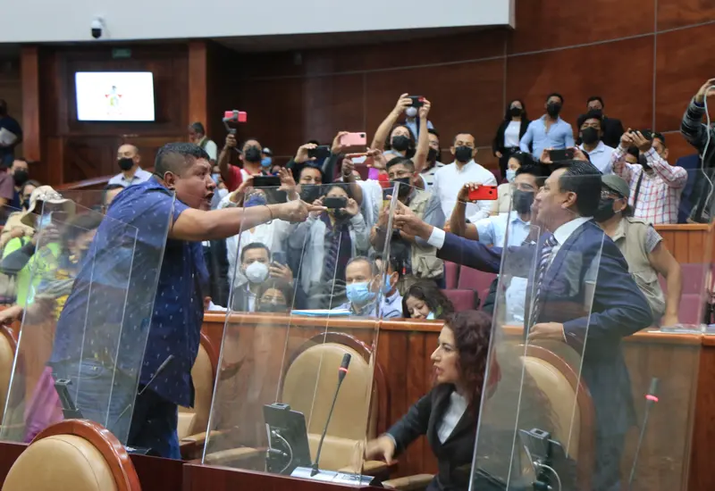 Enfrentamiento entre diputados