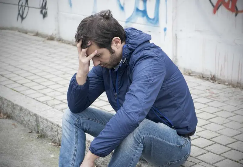 Se encontró que los hombres hablan mucho más del desamor que las mujeres. 