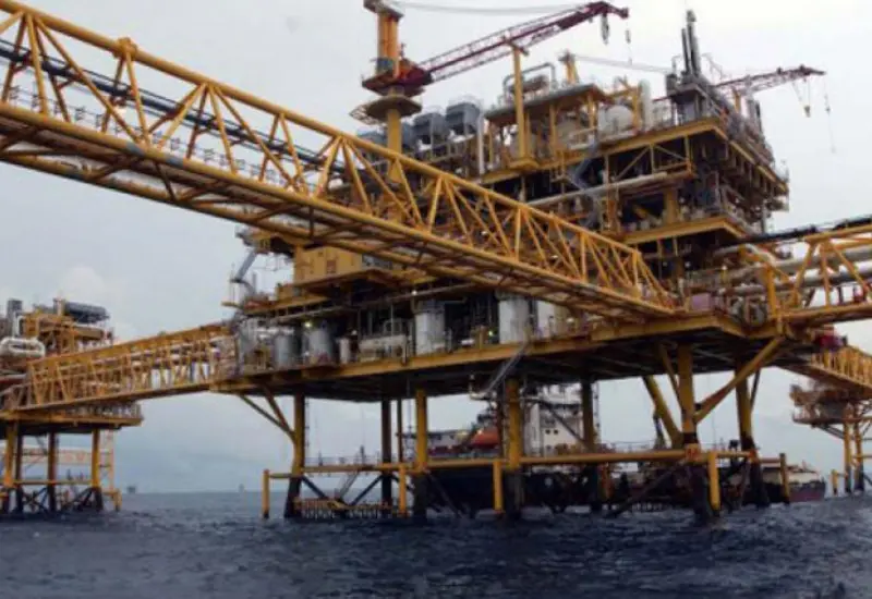 El pozo penetró en un yacimiento de arena en sedimentos del Mioceno superior con alta permeabilidad y un espesor saturado de petróleo efectivo de 25 metros.