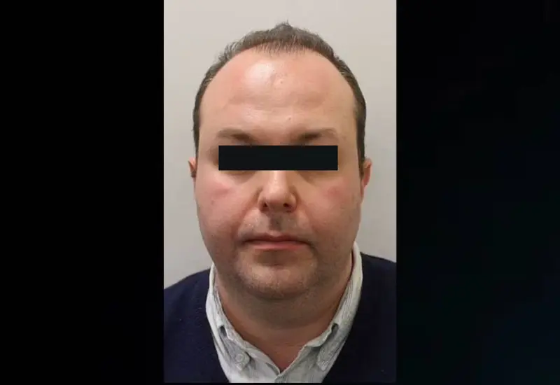 Robert Hanna, de 43 años, “ayudó” a algunos de sus alumnos adolescentes a comprar bebidas alcohólicas. 