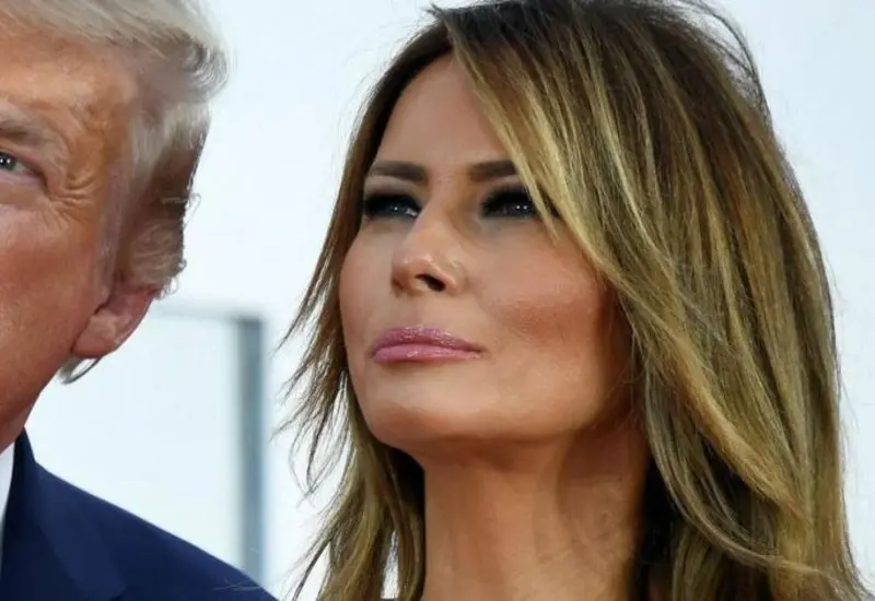 Usuarios advirtieron que la mueca de Melania es de desagrado.
