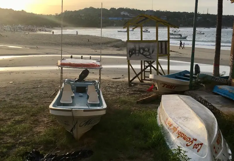 Lancha en el mar
