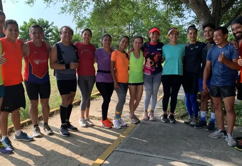 Integrantes del Club de Atletismo Espinal se preparan para asistir al prestigiado maratón. 