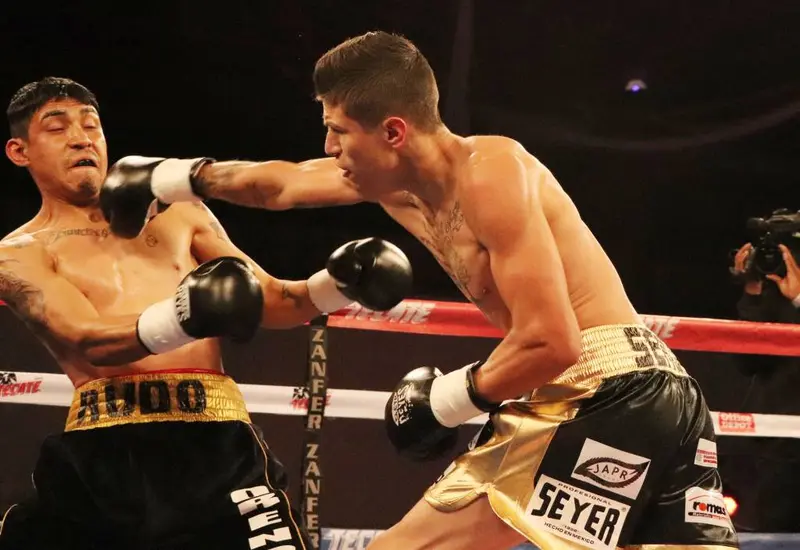Chirino Jr. Peleando