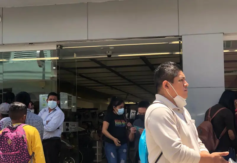 Destaca director de Salud que es necesario que la población tome en cuenta que aunque algunos ya estén vacunados el riesgo de contagiarse de COVID-19 sigue siendo muy alto. (Lesli Aguilar)