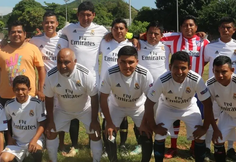 El equipo de futbol Desconocidos del Barrio 