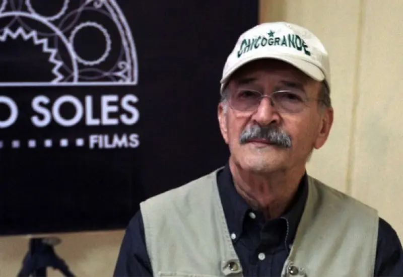 Felipe Cazals con gorra