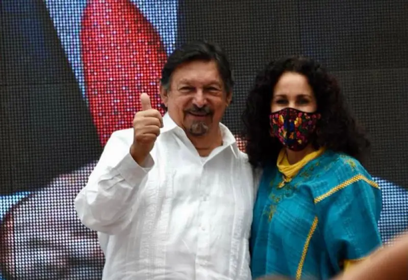 Napoleón Gómez Urrutia y Susana Harp Iturribarría