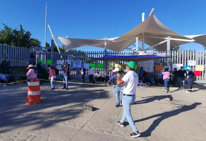 Los trabajadores también bloquearon por segundo día las instalaciones de Ciudad Judicial, en Valles Centrales. Foto: Twitter