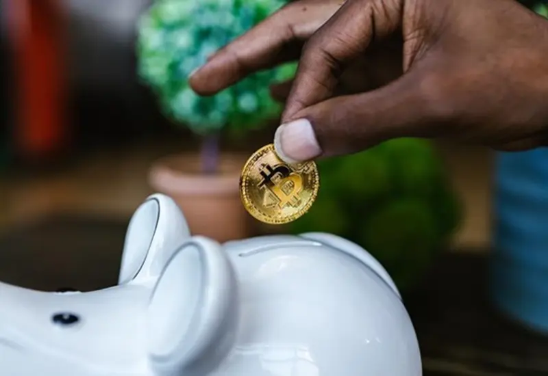 Bitcoin entrando en alcancía