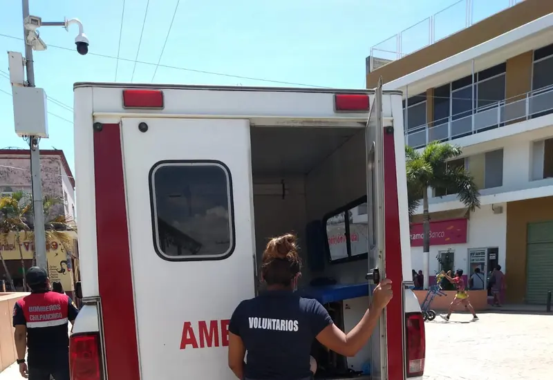 Ambulancia y paramédico